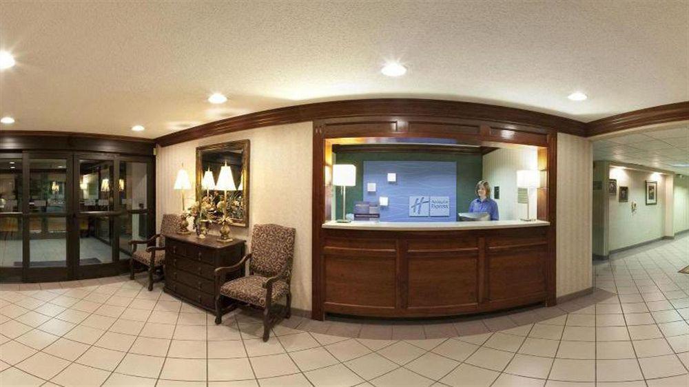 Holiday Inn Express Hotel Fort Campbell-Oak Grove By Ihg Eksteriør billede