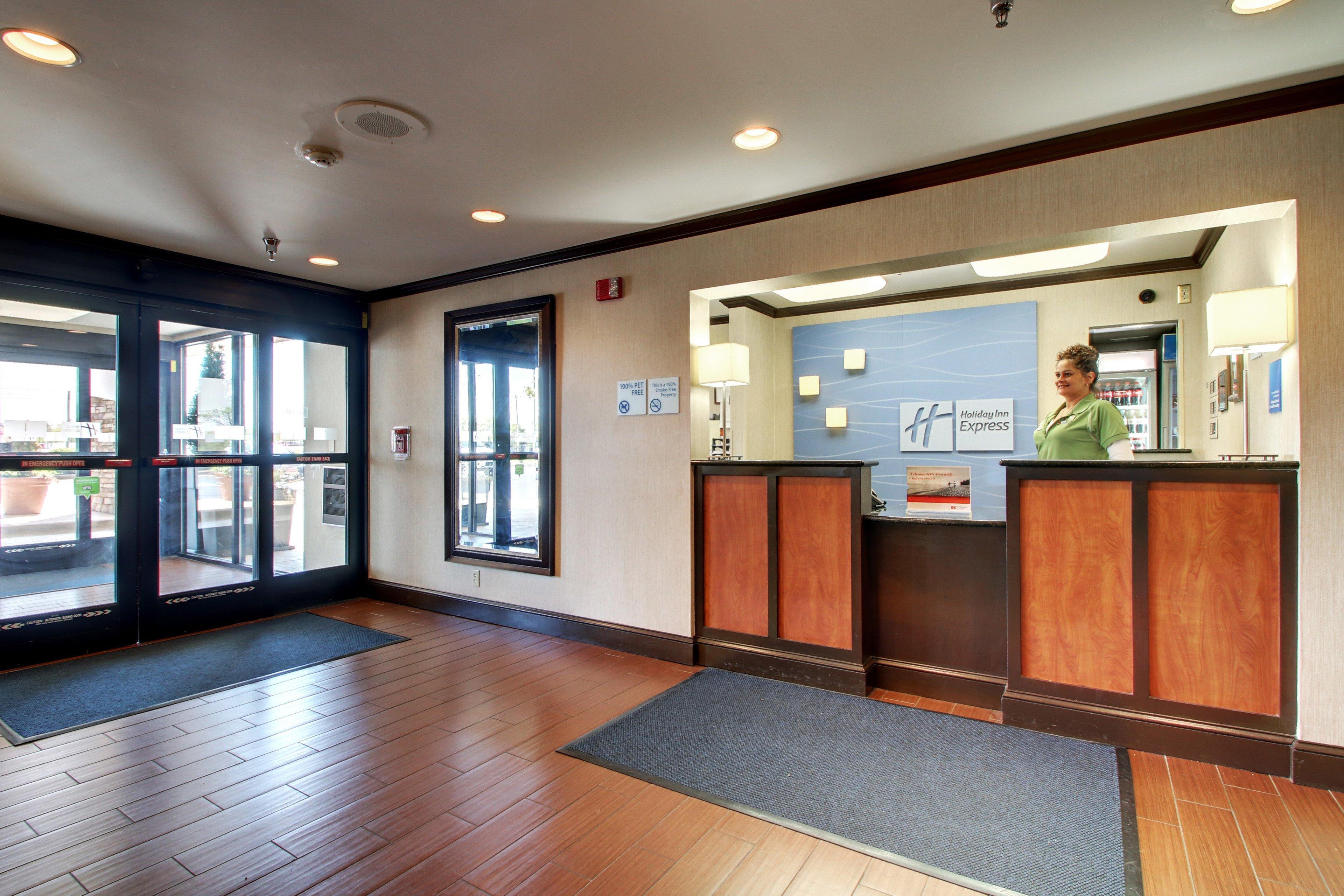 Holiday Inn Express Hotel Fort Campbell-Oak Grove By Ihg Eksteriør billede
