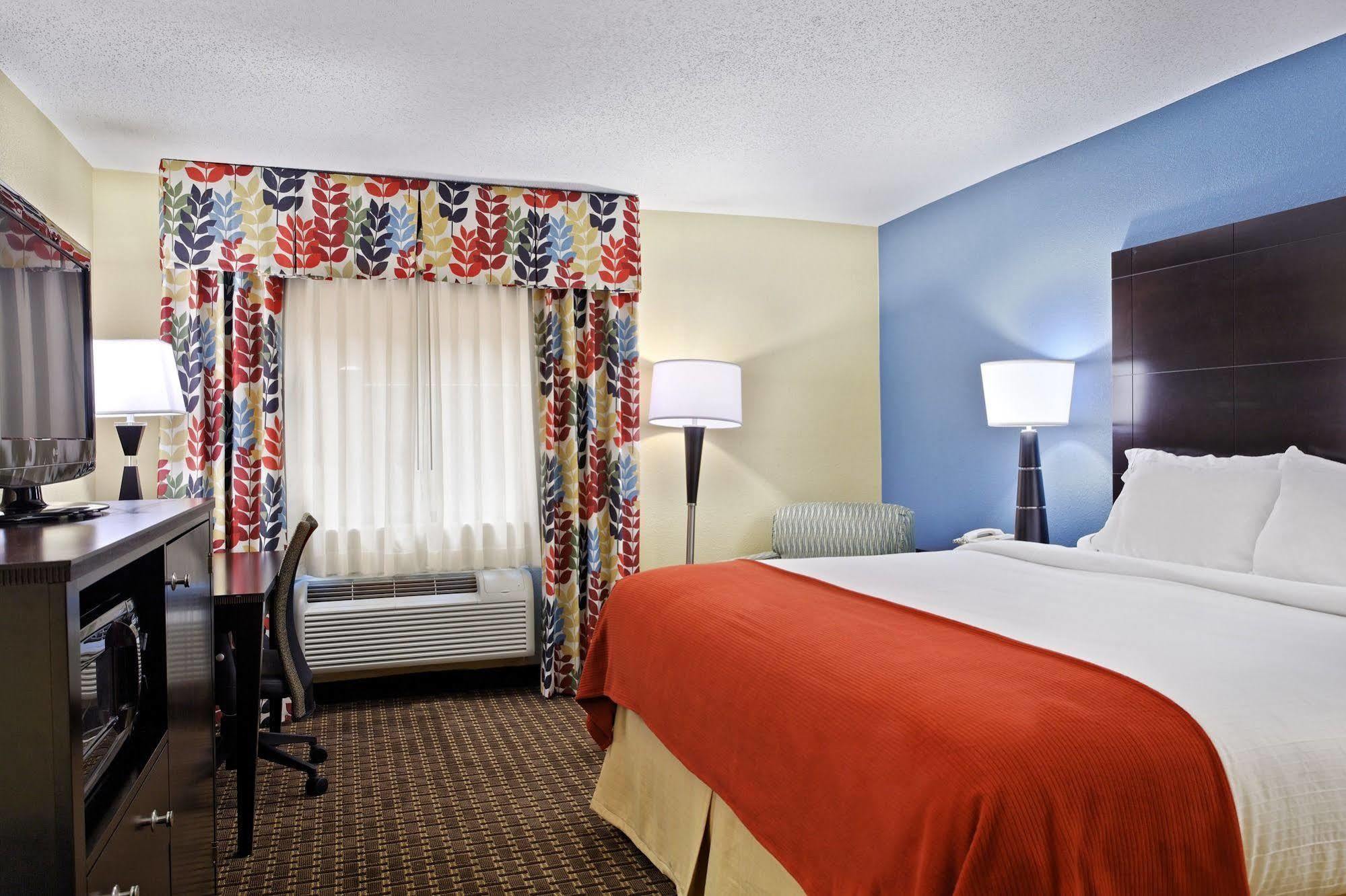 Holiday Inn Express Hotel Fort Campbell-Oak Grove By Ihg Eksteriør billede