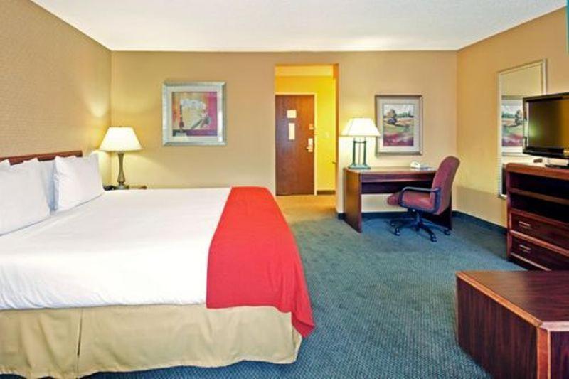 Holiday Inn Express Hotel Fort Campbell-Oak Grove By Ihg Værelse billede